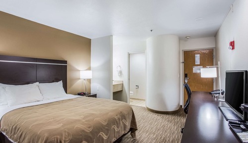 Standard Room, 1 Queen Bed, Non Smoking, Refrigerator