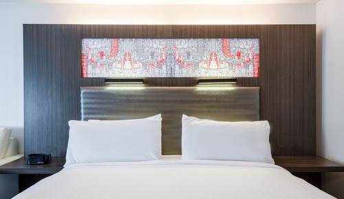 Room, 1 King Bed (Mobility/Hearing Access, Roll-in Shwr)