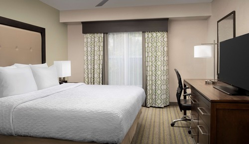 Suite, 1 King Bed, Accessible, Non Smoking