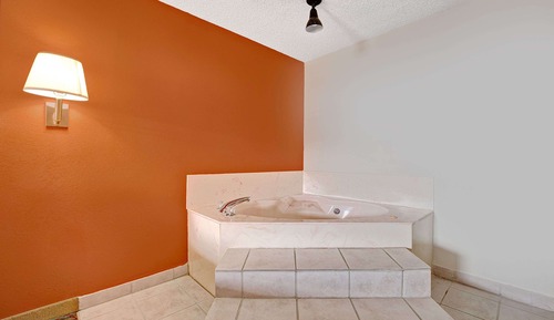 Room, 1 King Bed, Jetted Tub