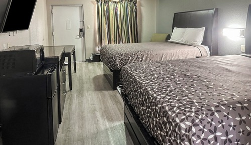 Room, 2 Queen Beds, Accessible Bathtub, Smoking