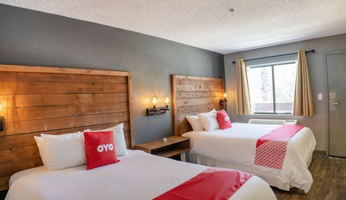 Deluxe Room, 2 Queen Beds, Pool View