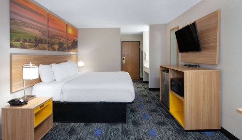 Studio Suite, 1 King Bed, Non Smoking