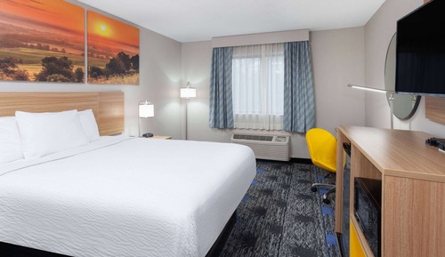 Standard Room, 1 Queen Bed, Accessible