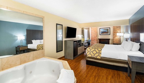 Deluxe Studio Suite, 1 King Bed, Non Smoking