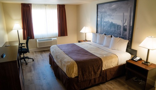 Room, 1 King Bed, Accessible, Non Smoking (Mobility/Hearing/Tub w/Grab Bars)