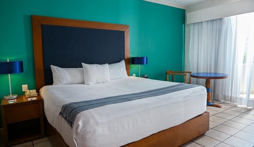 Deluxe Room, 1 King Bed, Oceanfront