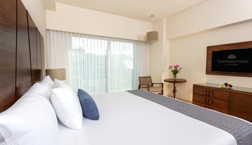 Deluxe Room, 1 King Bed, Partial Sea View