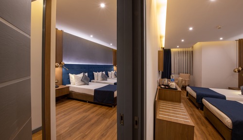 Family Room, 2 Bedrooms (Two Connecting)