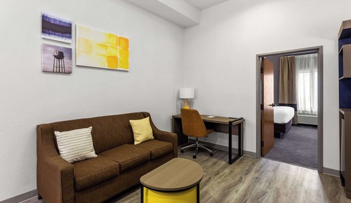 Suite, 1 King Bed, Non Smoking, Jetted Tub