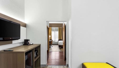 Suite, 1 King Bed, Accessible, Non Smoking