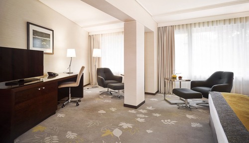 Junior Suite, 1 King Bed, Balcony