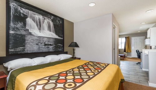 Suite, 1 King Bed, Non Smoking, Jetted Tub