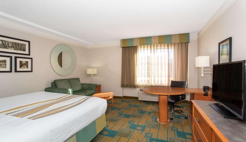 Suite, 1 King Bed, Non Smoking