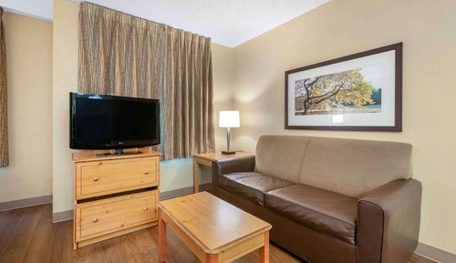 Deluxe Studio, 1 King Bed with Sofa bed, Non Smoking