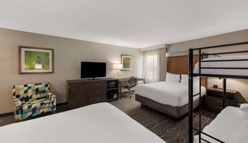 Suite, 2 Queen Beds, Non Smoking