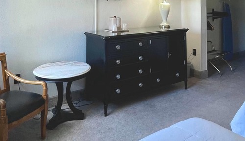 Classic Room, 1 King Bed, Non Smoking