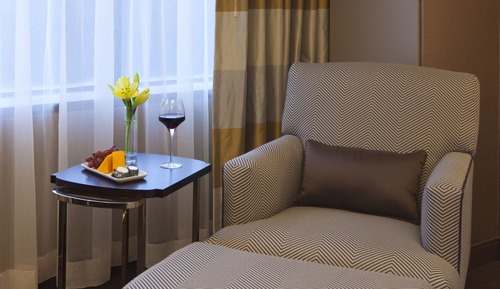 Traditional Room, 1 King Bed (Mobility Accessible, Roll-In Shower)