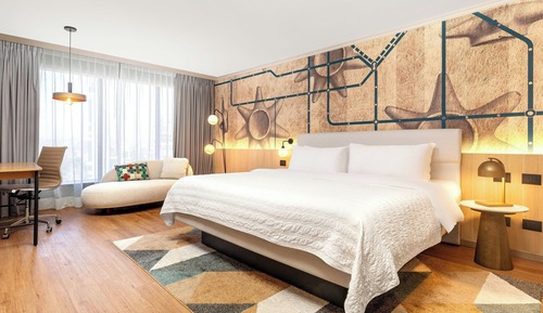 Deluxe Room, 1 King Bed, City View