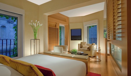 Executive Suite, Corner (Richard Meier)