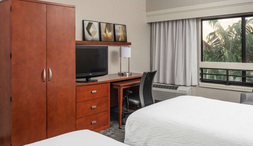 Room, 2 Queen Beds, Pool View (Preferred)
