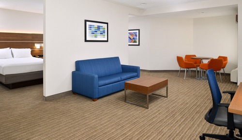 Suite, 2 Queen Beds (Living Area)