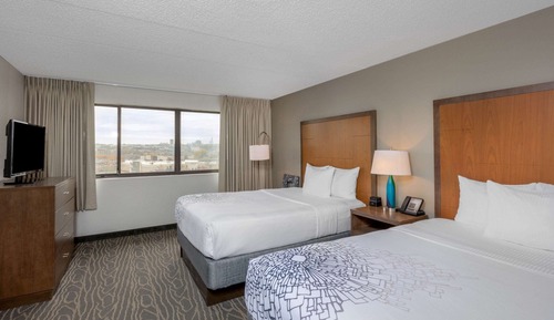 Deluxe Suite, 2 Queen Beds, Non Smoking, City View