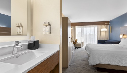 Standard Room, 1 King Bed, Accessible (Mobility, Roll-In Shower)