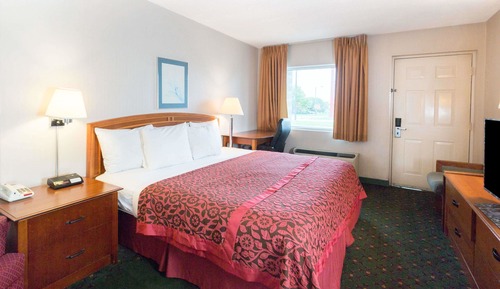 Standard Room, 1 Queen Bed