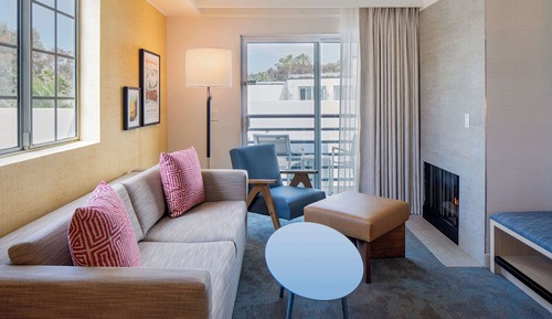 Suite, 1 King Bed, Accessible (Hearing)