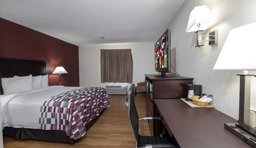Deluxe Room, 1 Queen Bed (Smoke Free)