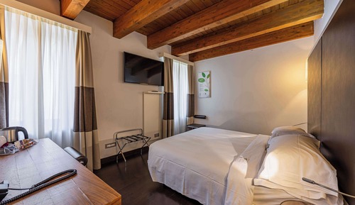 Superior Room, 1 King Bed