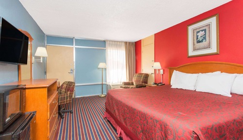 Room, 1 King Bed, Accessible, Smoking