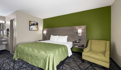 Room, 1 King Bed, Accessible, Smoking