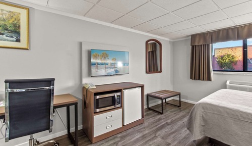 Room, 1 Queen Bed, Non Smoking (Upgrade)