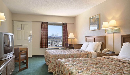 Room, 2 Queen Beds, Non Smoking, Ground Floor