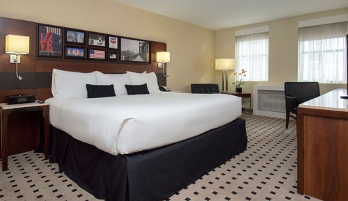 Signature Suite, 1 King Bed with Sofa bed