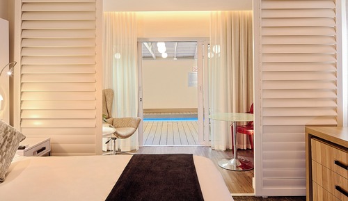 Double Room, 1 King Bed, Pool View