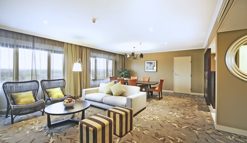 Parkroyal Suite