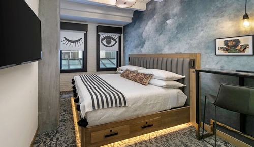 Room, 1 King Bed, City View (Urban)