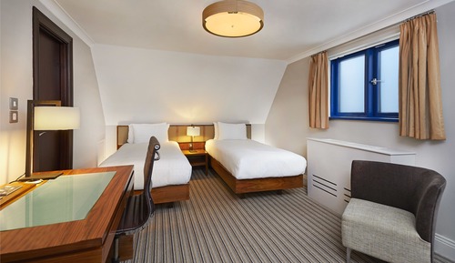 Twin Hilton Guest Room