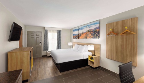 Room, 1 King Bed, Non Smoking (Efficiency)