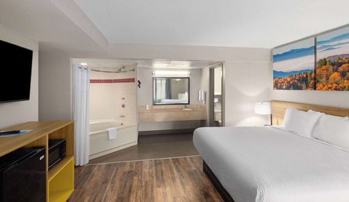 Studio Suite, 1 King Bed, Non Smoking