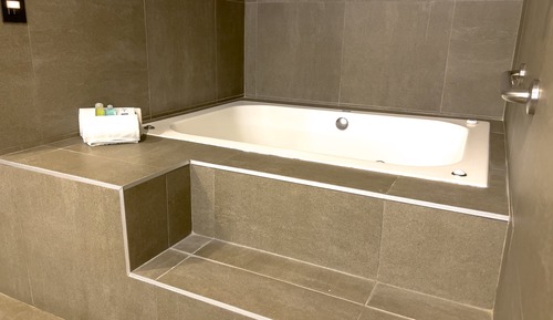 Suite, 1 King Bed, Accessible (Courtyard Access)