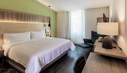 Standard Room, 1 King Bed, Courtyard View (Courtyard Access)