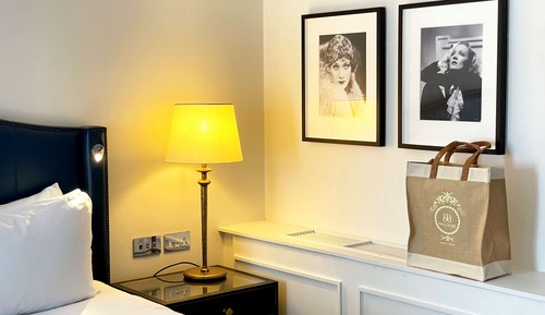 Suite, 1 King Bed (Fashion Break)
