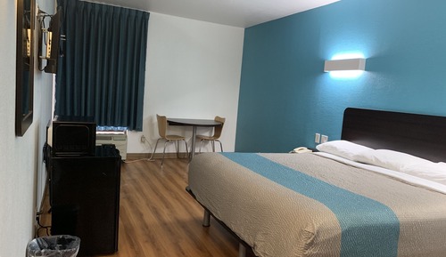 Standard Room, 1 King Bed, Accessible, Non Smoking