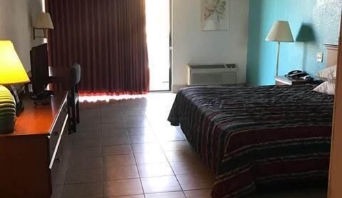 Room, 1 King Bed, Smoking