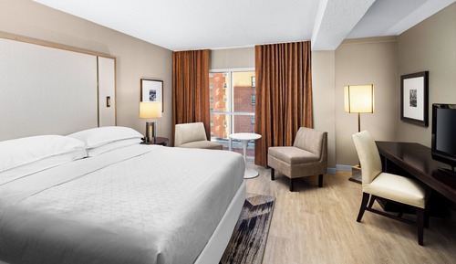 Traditional Room, 1 King Bed (Mobility/Hearing Accessible, Tub)