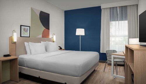 Room, 1 King Bed, Roll-in Shower (Mobility & Hearing)